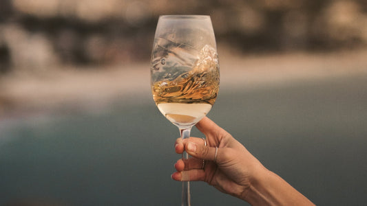 Girar a taça: entenda porque esse gesto faz toda a diferença