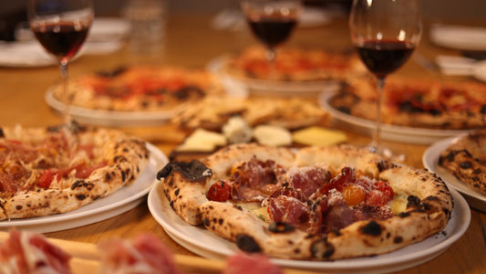 Dia da Pizza: descubra o vinho ideal para harmonizar com cada fatia